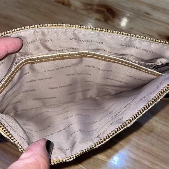 Michael Kors medium Panel Quilted pouch wristlet gold zip top - Picture 5 of 9